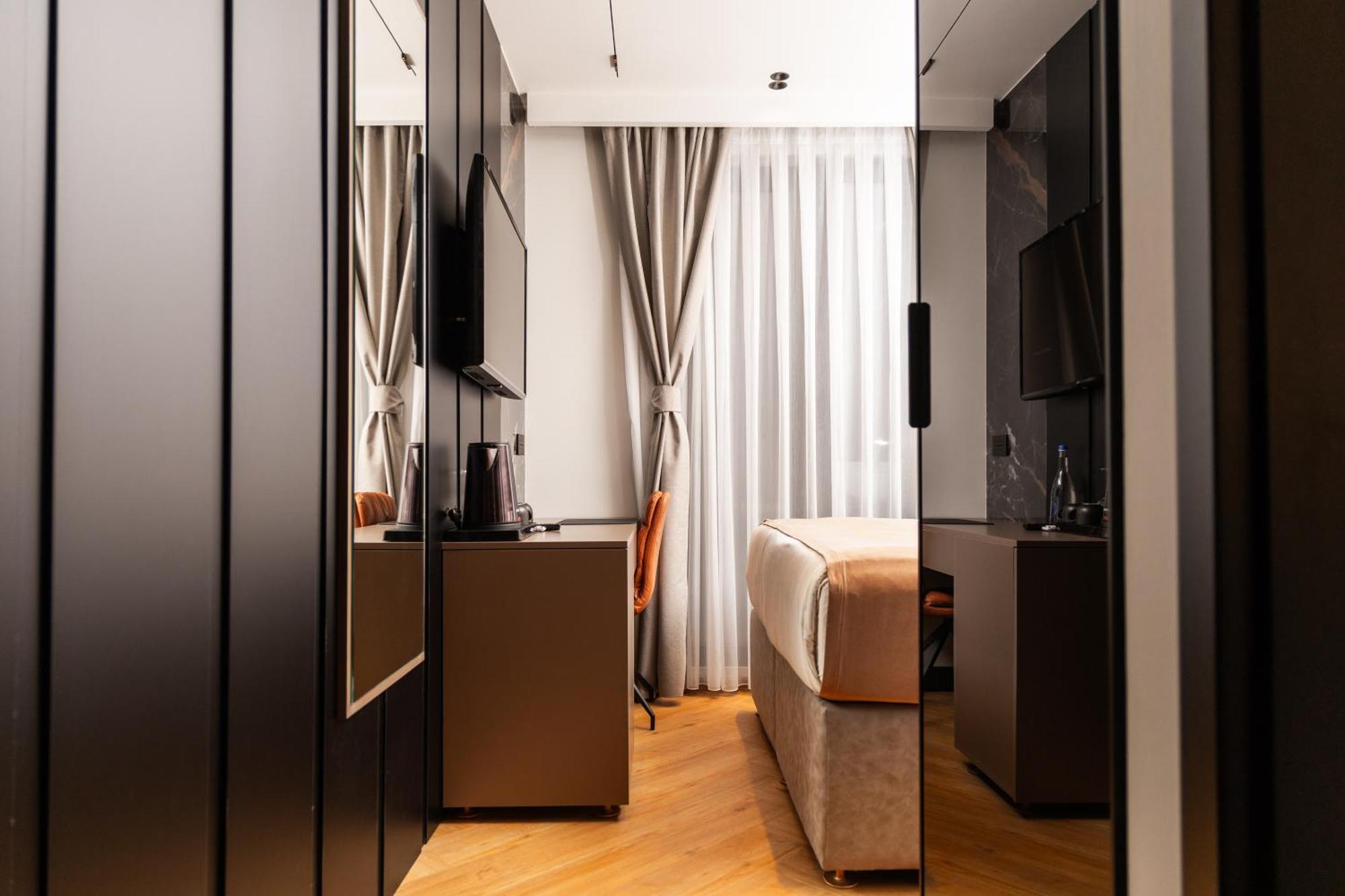 Hotel Opera Приштина Екстер'єр фото